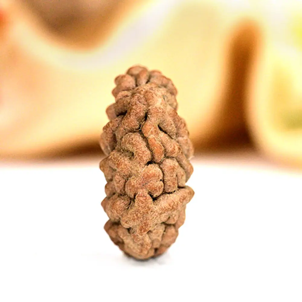 The bead turned at an angle to show the surface