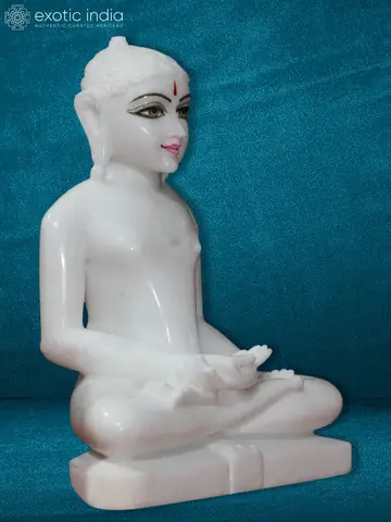 Side view of the seated idol