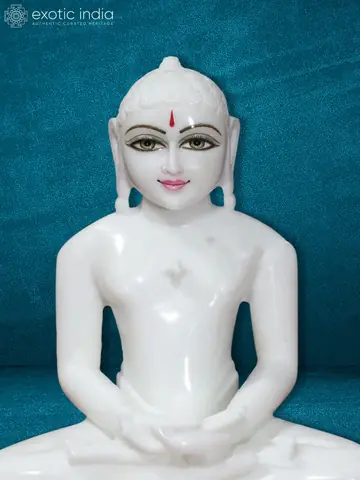 Close view of the face and upper body