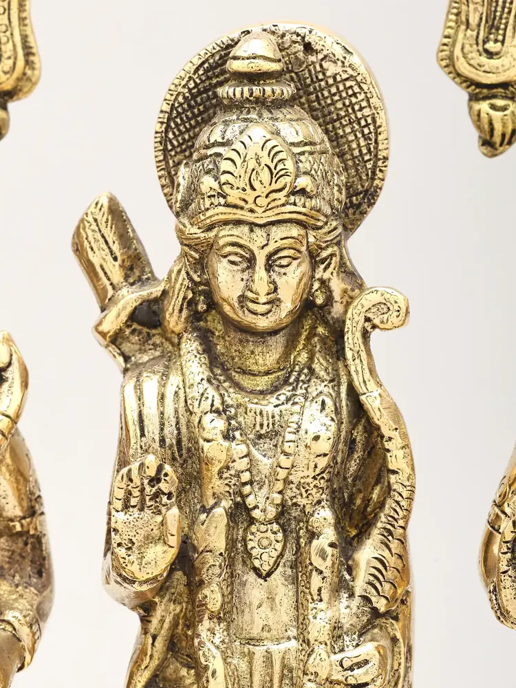 Close view of one crowned figure