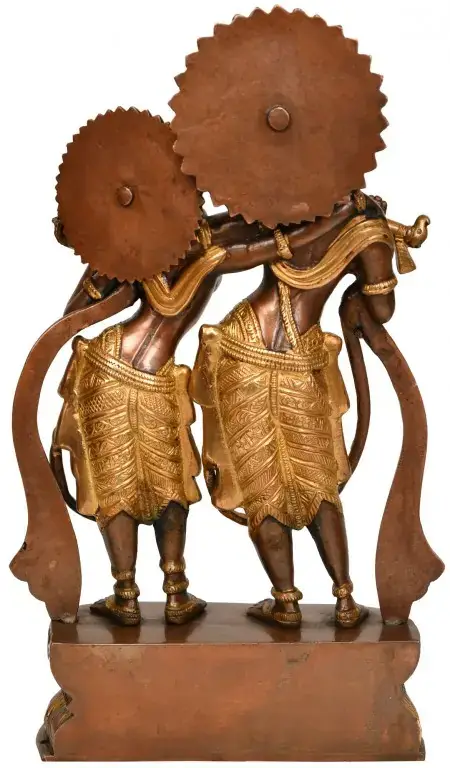 Back of the statue showing the round disc