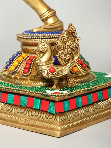 The inlaid square base