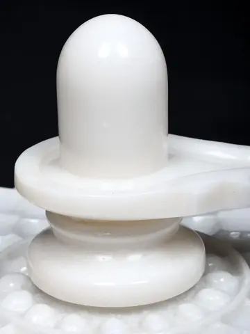 Close view of the lingam and the base