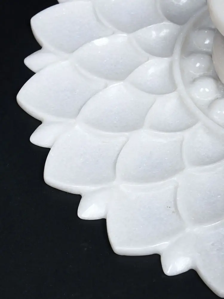 Close view of the carved lotus petals