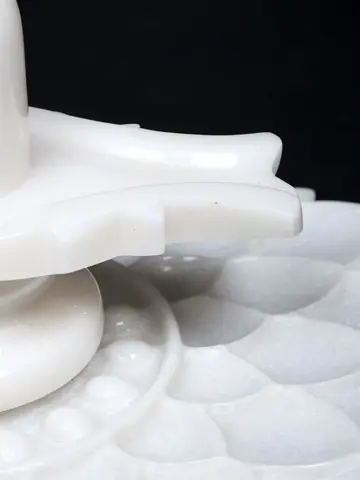Close view of the spout