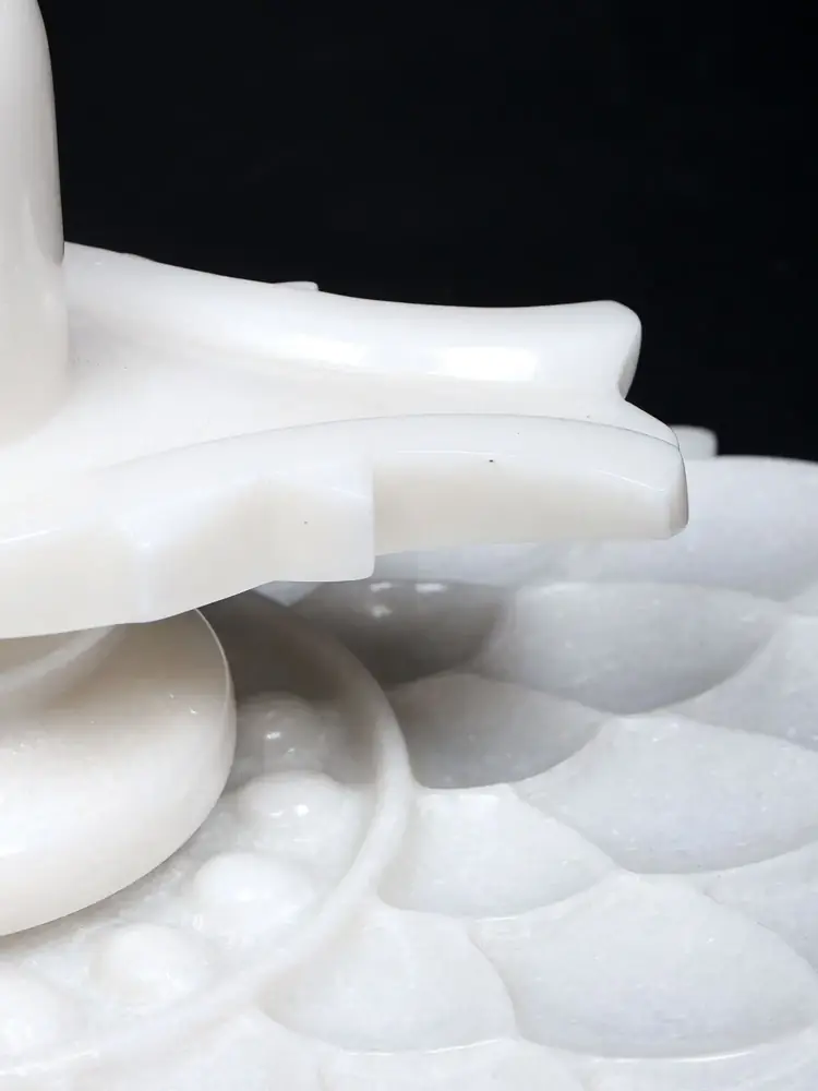 Close view of the spout