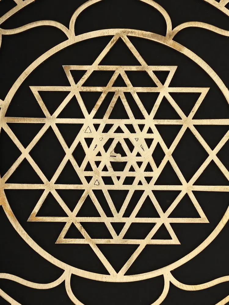 Close view of the central triangles and lotus petal rings