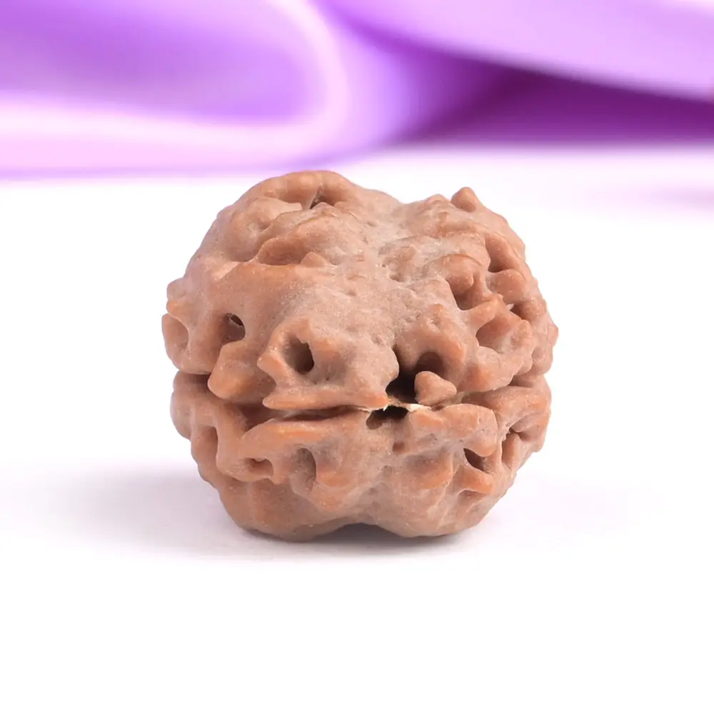 Three quarter view of the bead