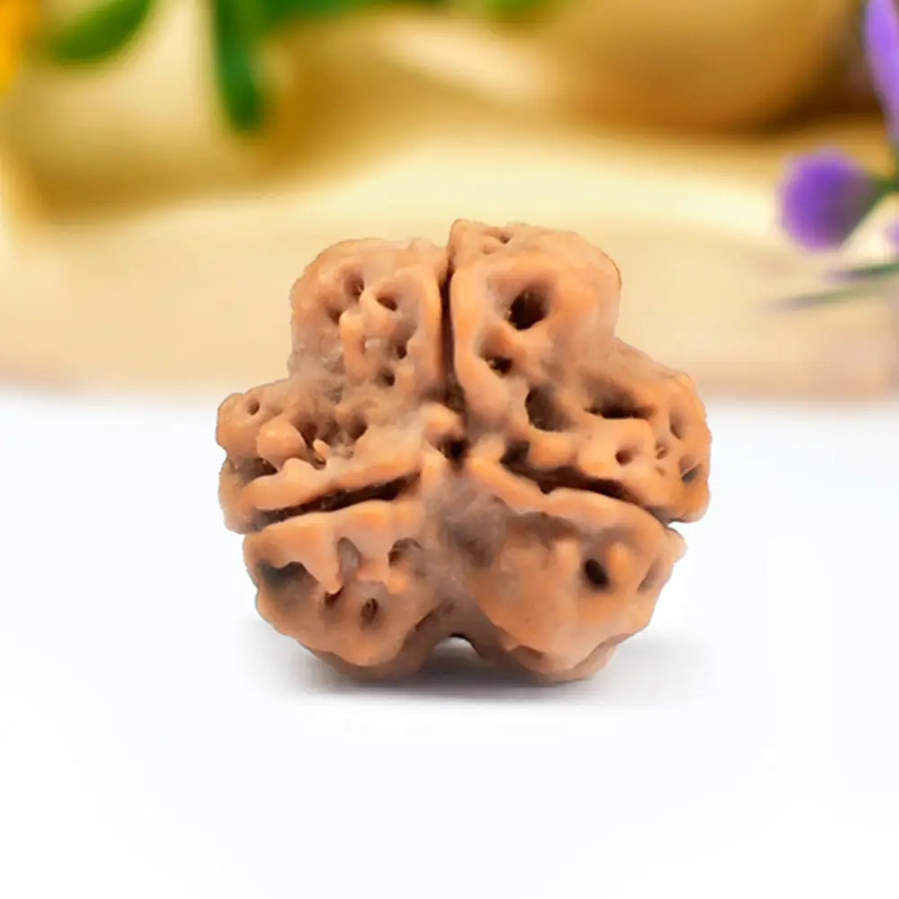 The bead turned to show its three faces