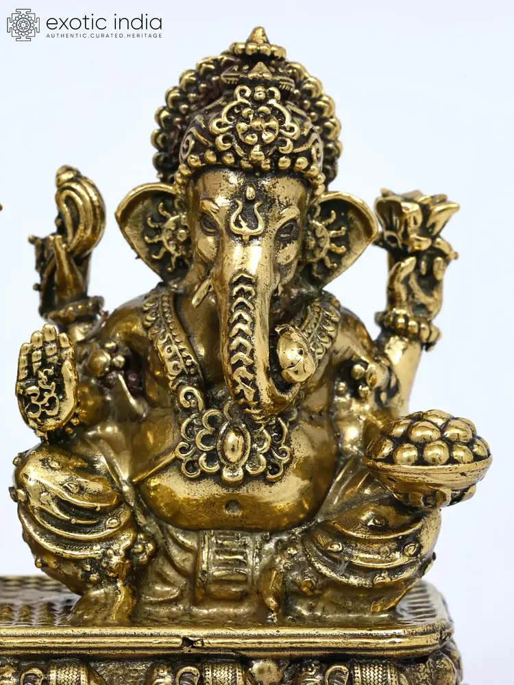 Close view of Ganesha