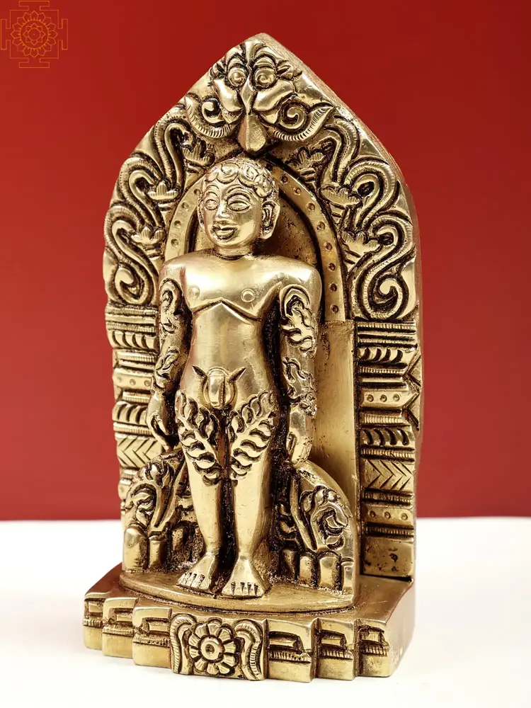 A second front view of the carved border