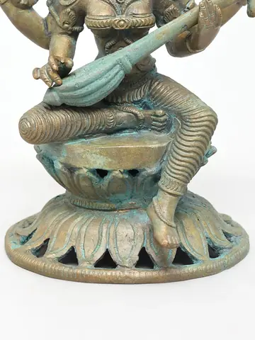 Close view of the lotus seat and veena