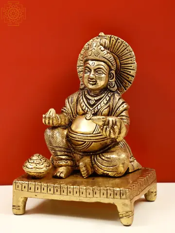 Kubera seen from a slight angle