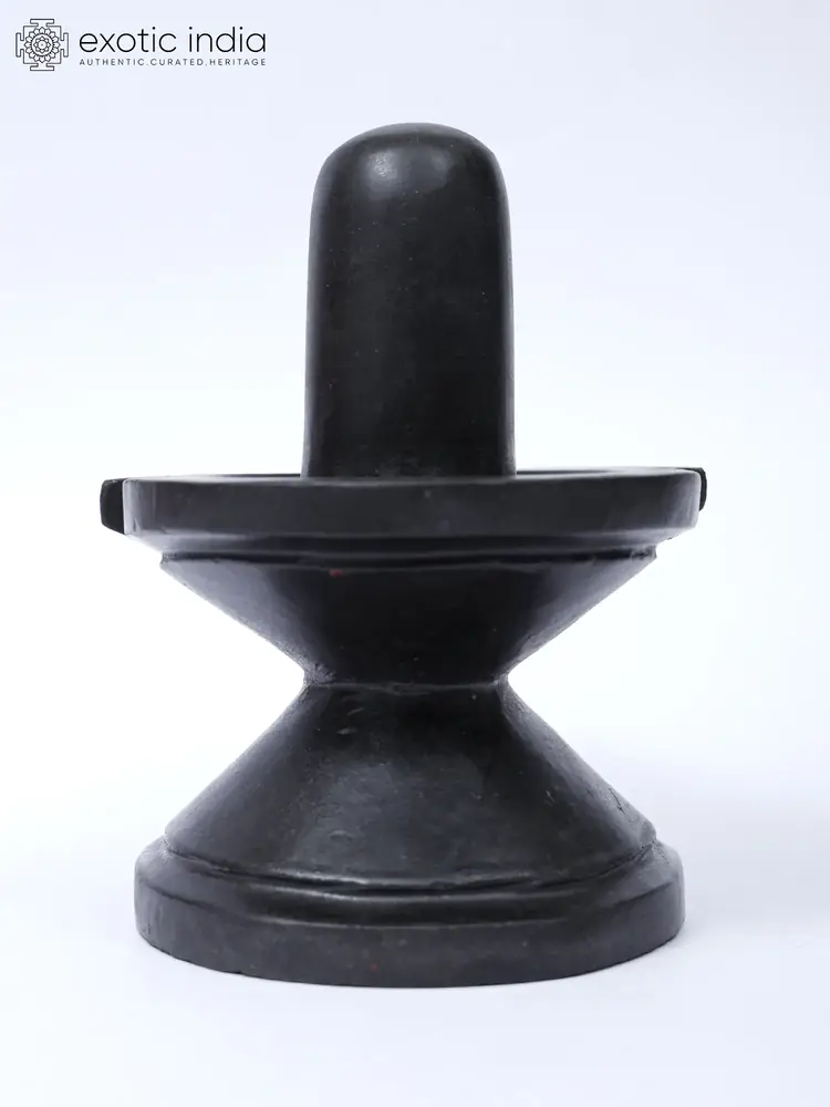 Straight on view of the lingam and base