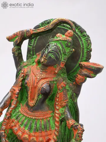Close view of the goddess's upper body and arms