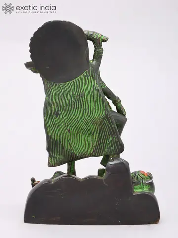 Back of the statue, plain and flat