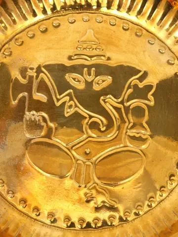 The thali at an angle showing the ridged rim