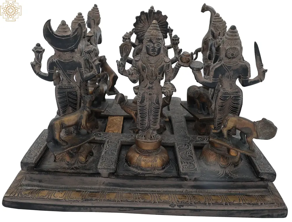 Rear three-quarter view of the figures