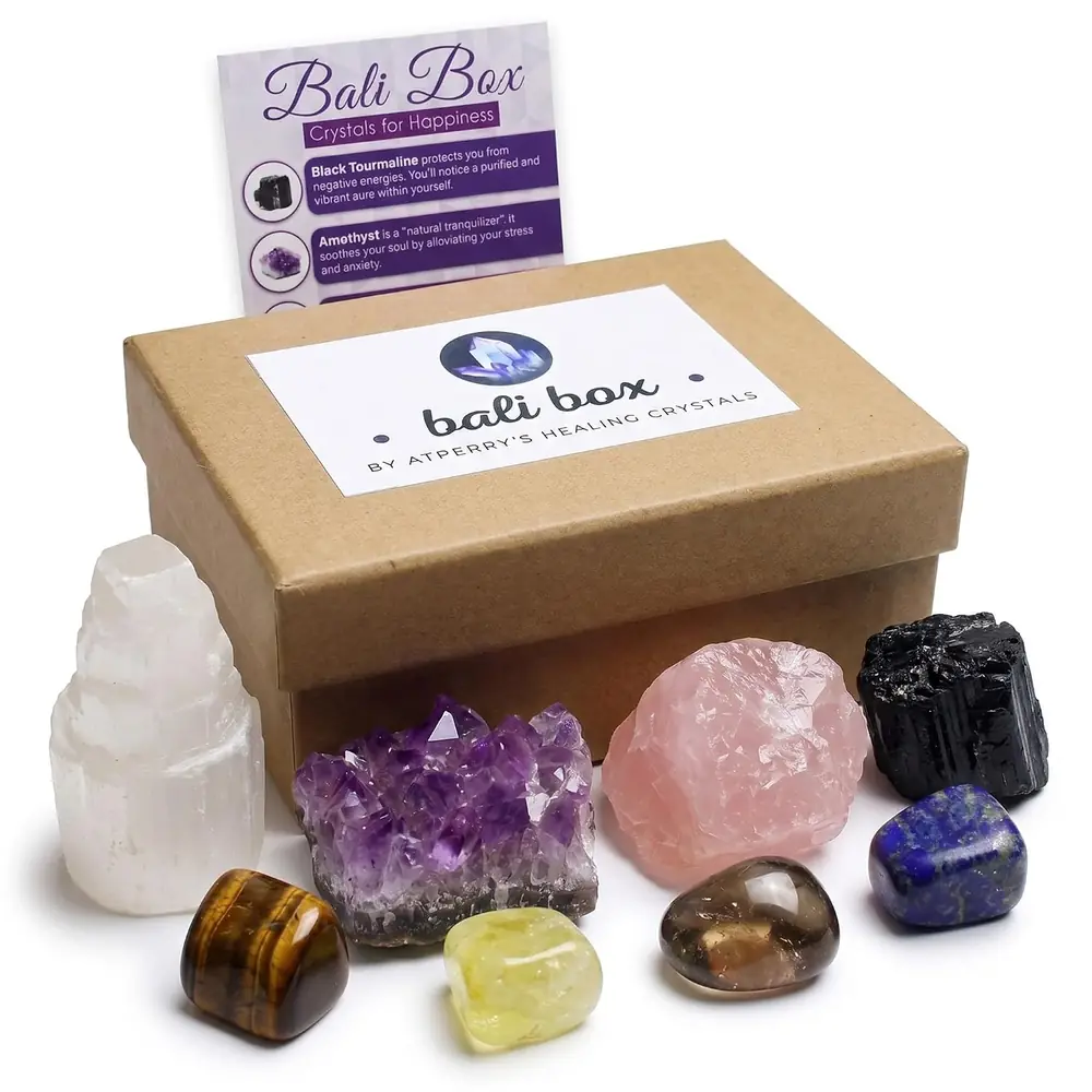 The crystal set with its gift box, an amethyst cluster, selenite, rose quartz and black stones