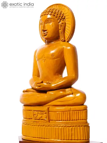 Close three-quarter view of the figure