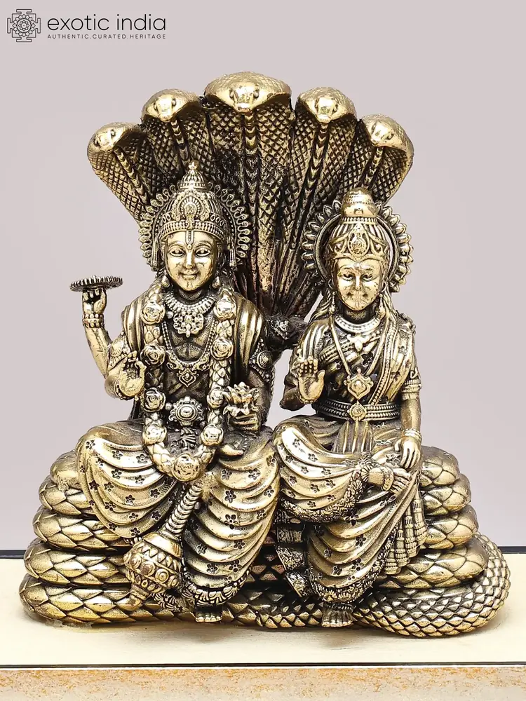 Close view of the two figures and the serpent hoods