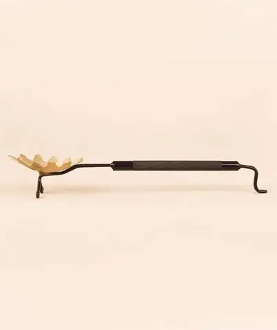 Side view of the stand on its foot