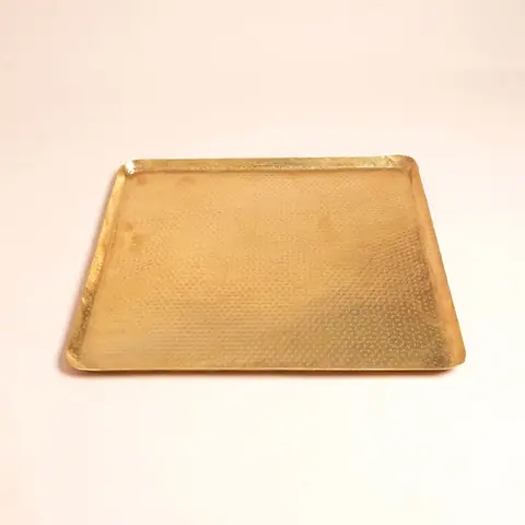 The plate seen at a low angle