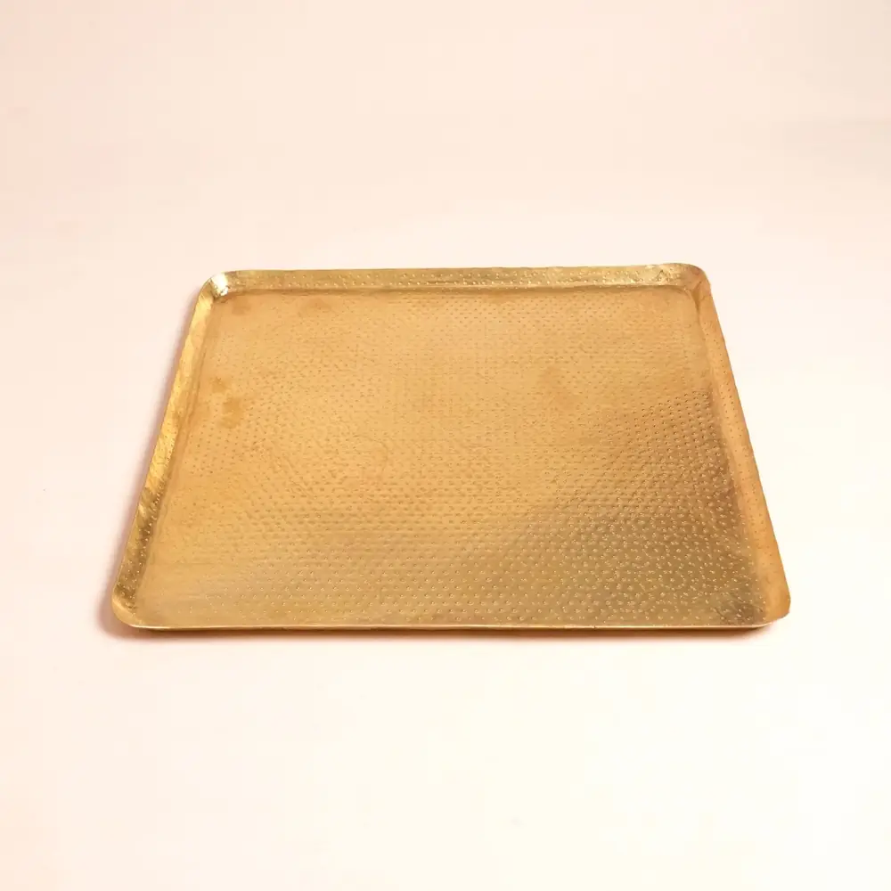 The plate seen at a low angle