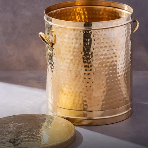 Side view of the container showing the handles