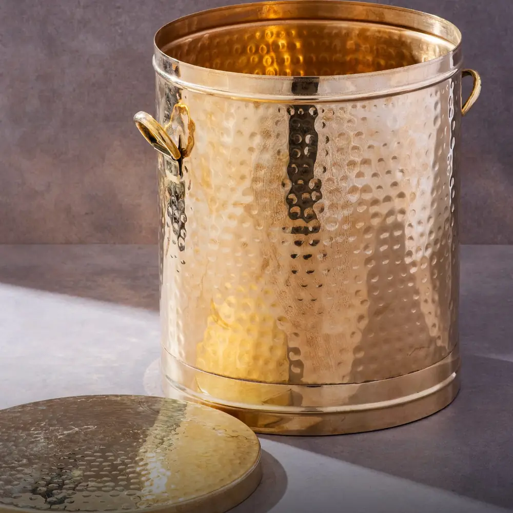 Side view of the container showing the handles