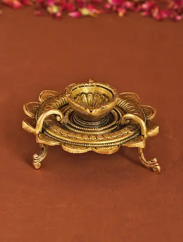 Side view showing the three feet