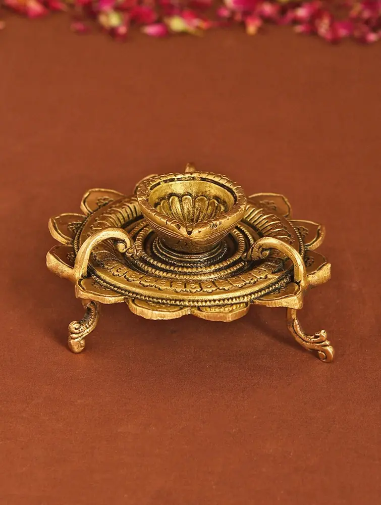 Side view showing the three feet
