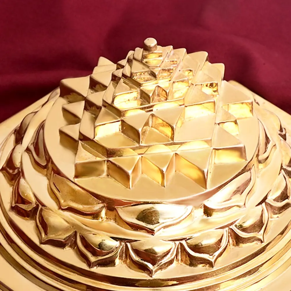 Close view of the stacked tiers