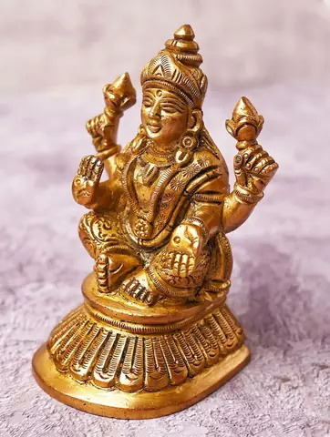 Close view of Lakshmi