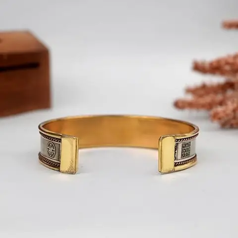 Inside of the cuff with the open ends