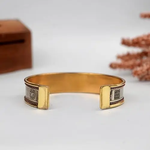 Inside of the cuff with the open ends