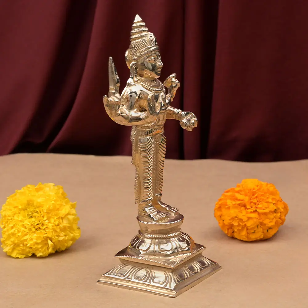 Idol seen from a three-quarter angle