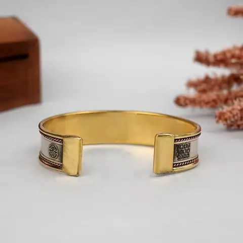 Inside of the cuff with the open ends