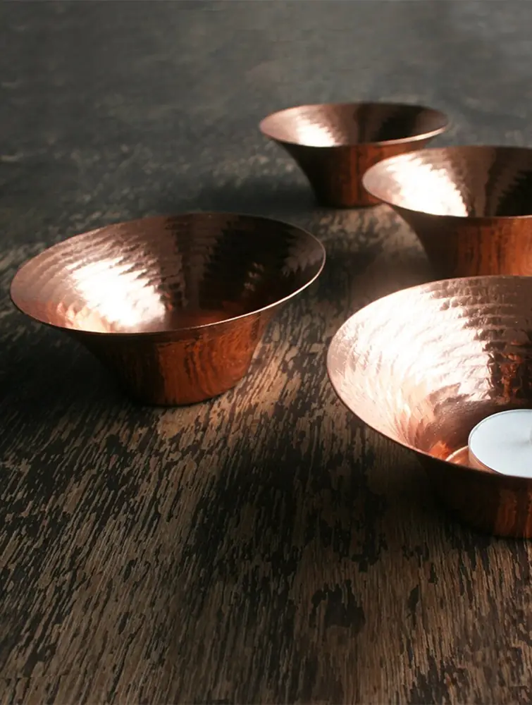Close view of the hammered copper