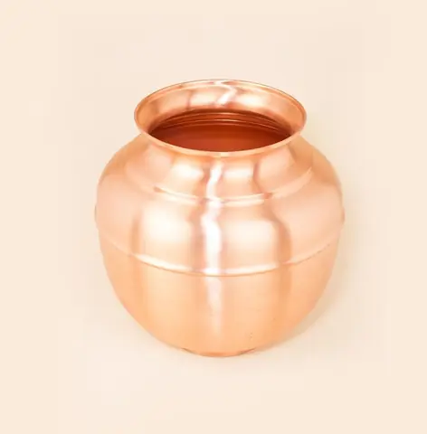The same pot from above, showing the wide open mouth