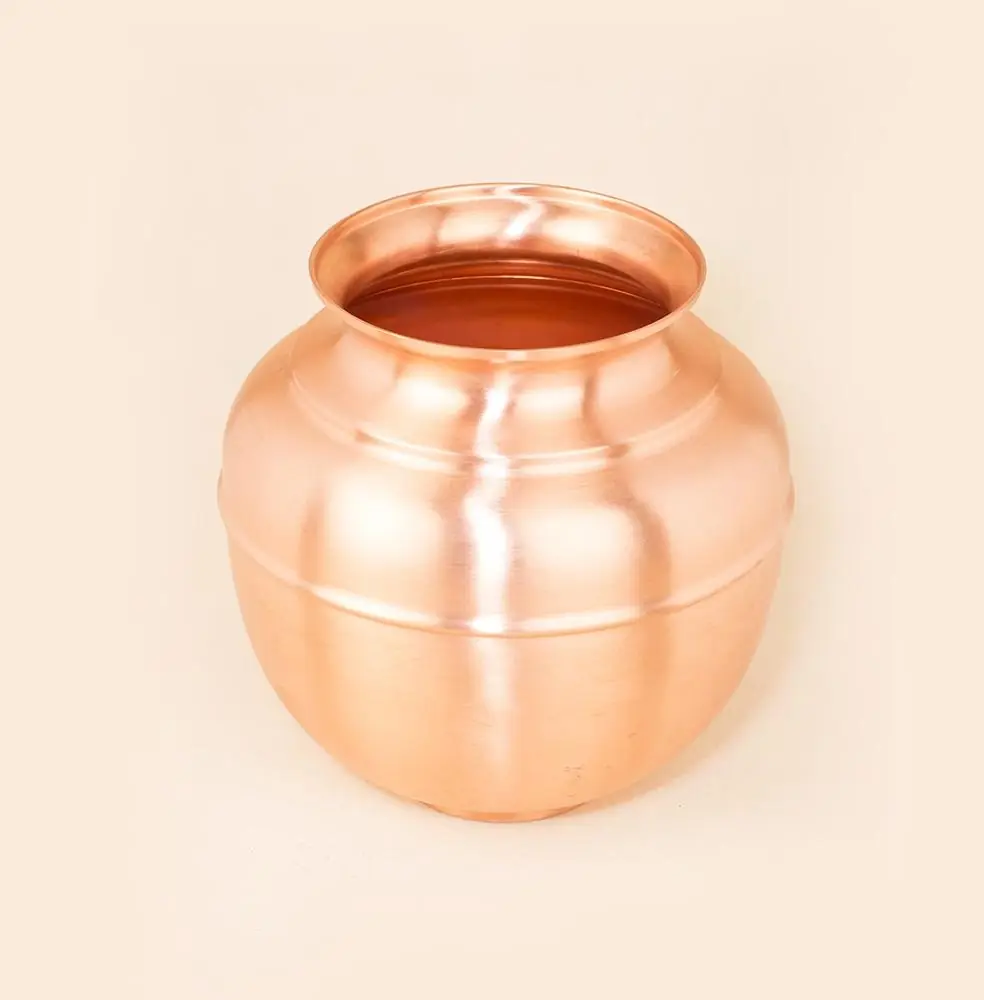 The same pot from above, showing the wide open mouth