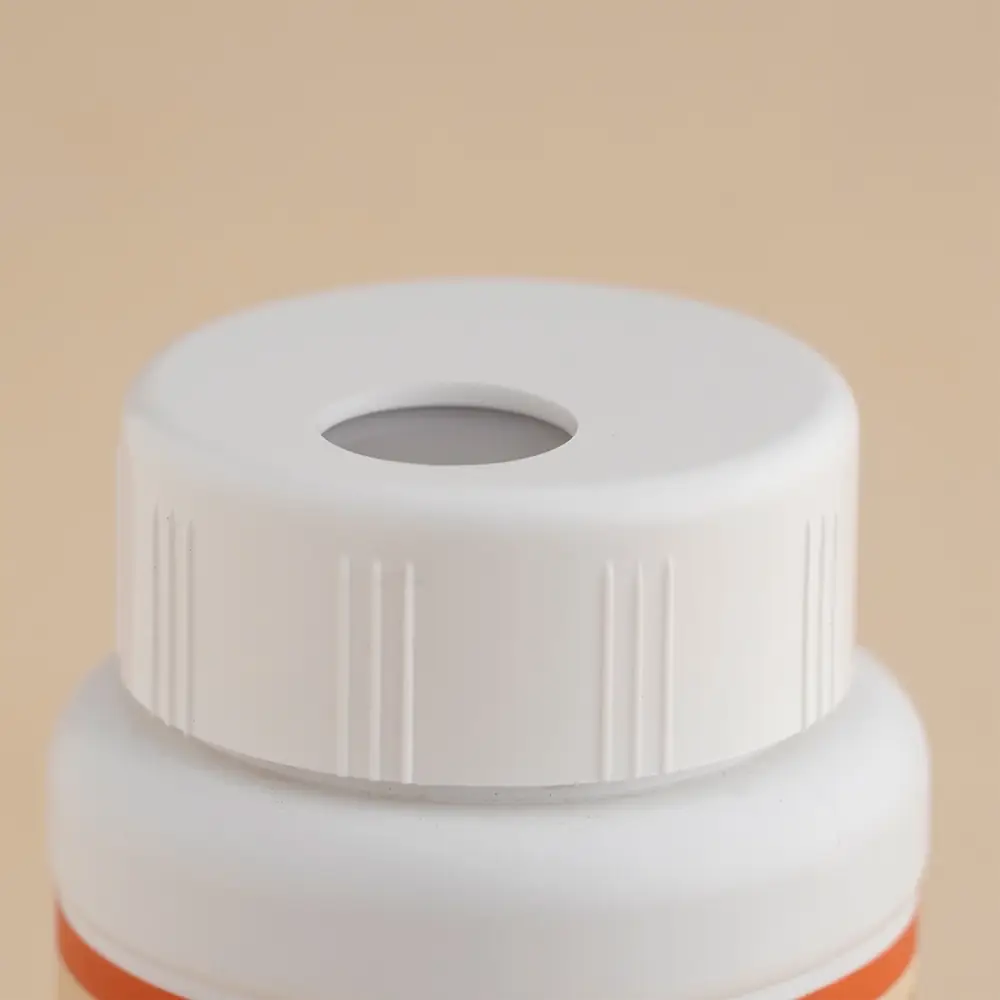 Close view of the cap and its opening
