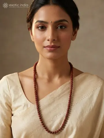 A model wearing the long rudraksha mala