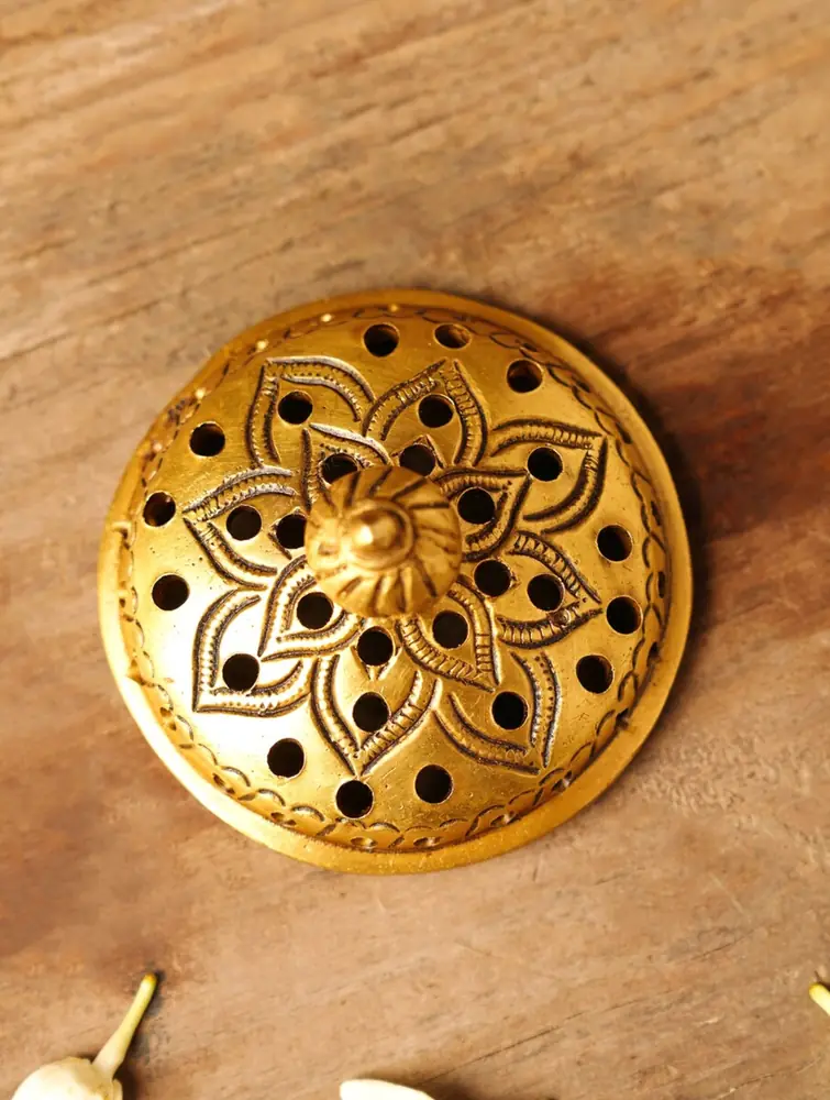 Top view of the patterned lid