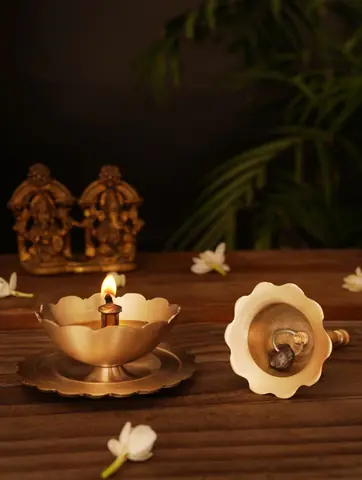 Lotus petal piece seen from above