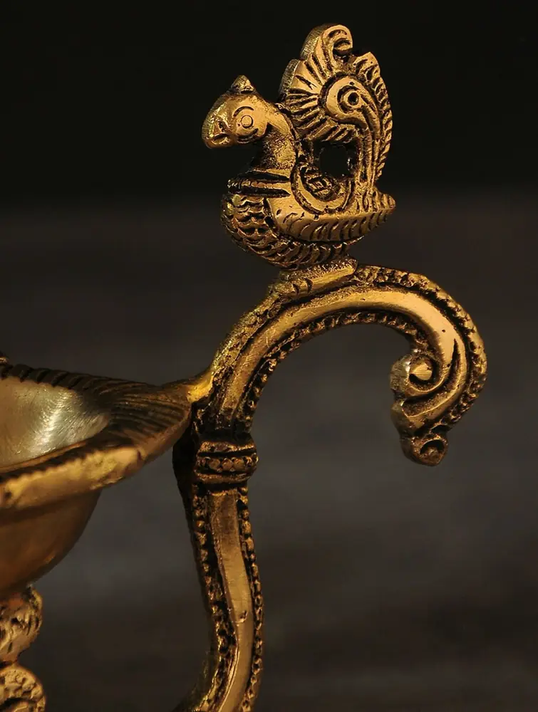 Three-quarter view of the whole lamp