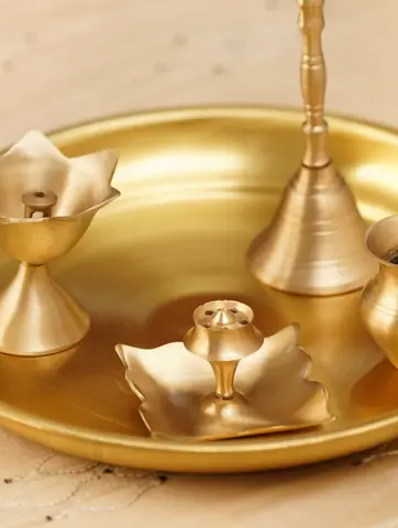 Close view of the bell, lamp and petal-shaped piece on the plate