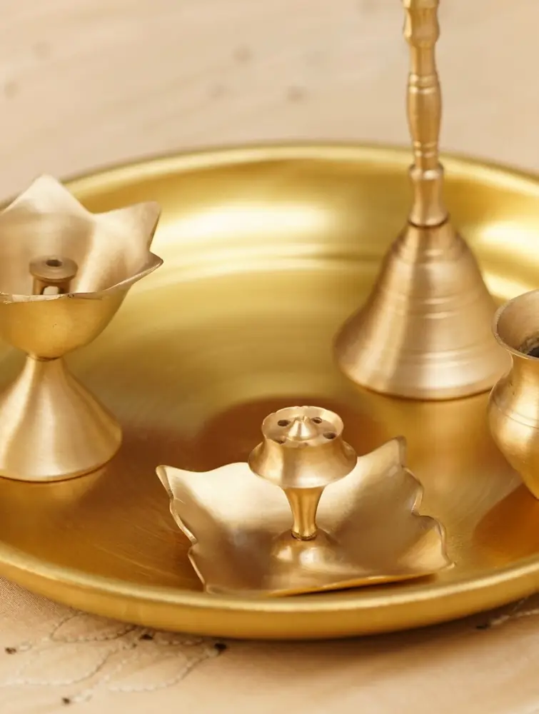 Close view of the bell, lamp and petal-shaped piece on the plate