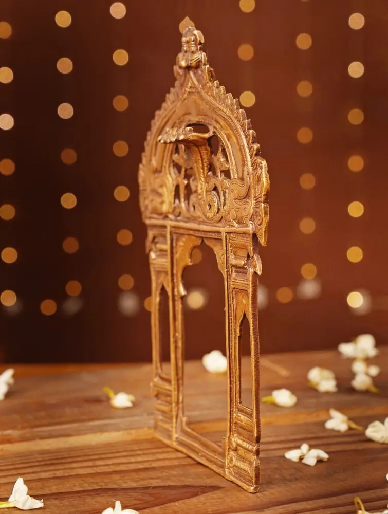 Side view showing how thin the arch is