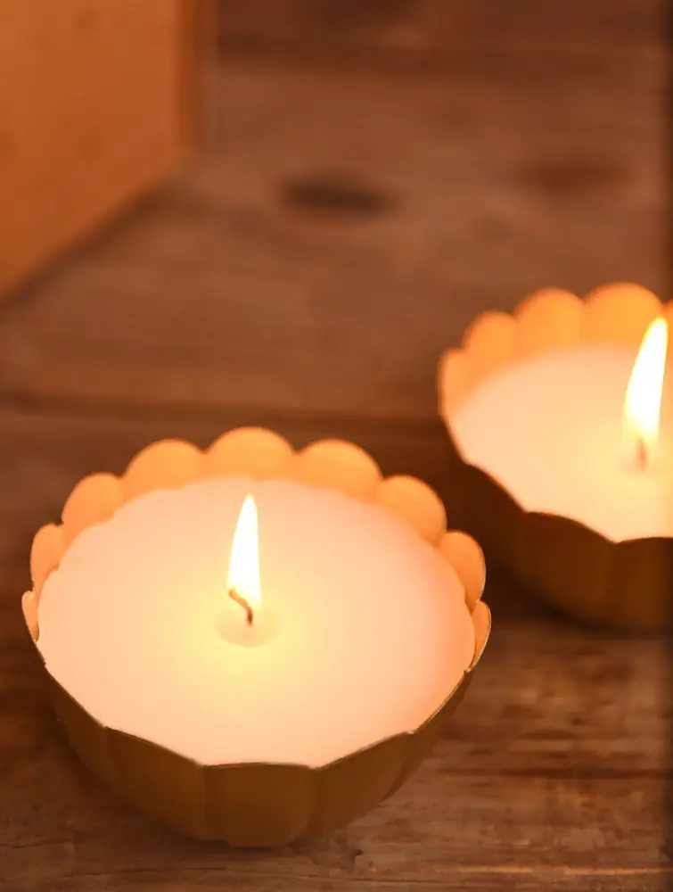 Close view of a lit bowl